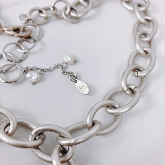 VTG Signed Furla Italy Earthy Pendant Necklace Chunky Silver Tone Chain, Pearls - Picture 6 of 10